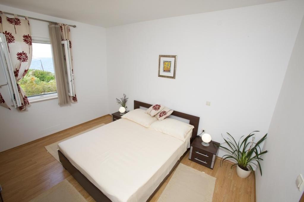 Grlica Apartment Sutivan