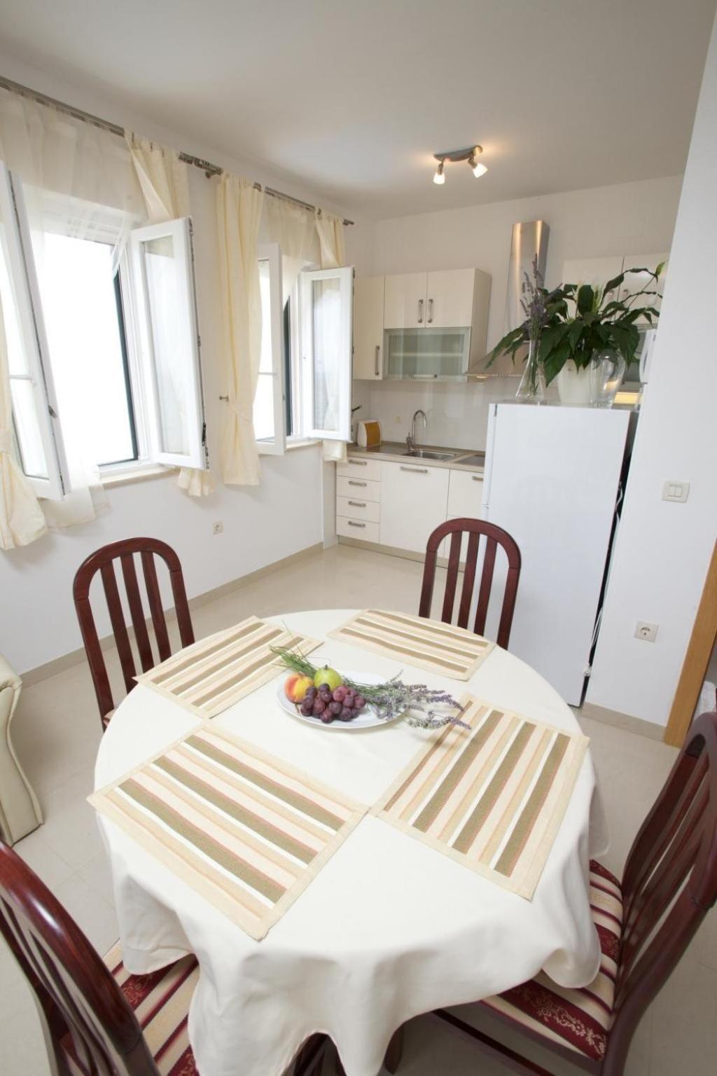 Grlica Apartment Sutivan