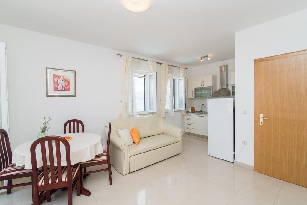 Apartment Grlica Sutivan
