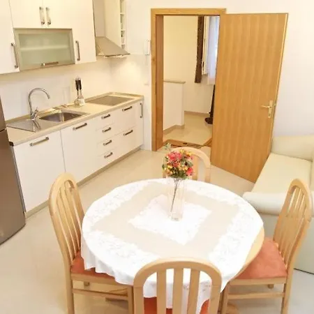 Apartments Grlica Sutivan Room photo